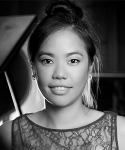 Black and white photograph of pianist Andrea Lam.