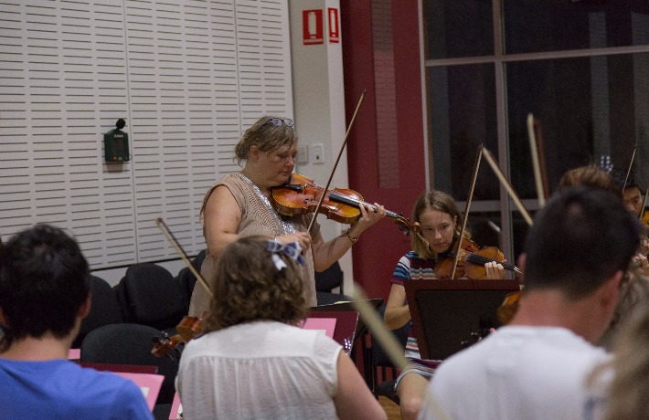 Belinda McFarlane leads the Porter Chamber Orchestra at AYO National Music Camp 2017.